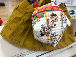 ビスコーニュ型ポーチBiscornu purseポーチビスコーニュのポーチおてだまポーチ Nakazawa Felisa 中沢フエリーサ Biscornu zippered purse