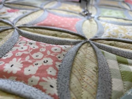 カテドラルウィンドの作り方Cathedral window Quilt カテドラルウィンドウ　